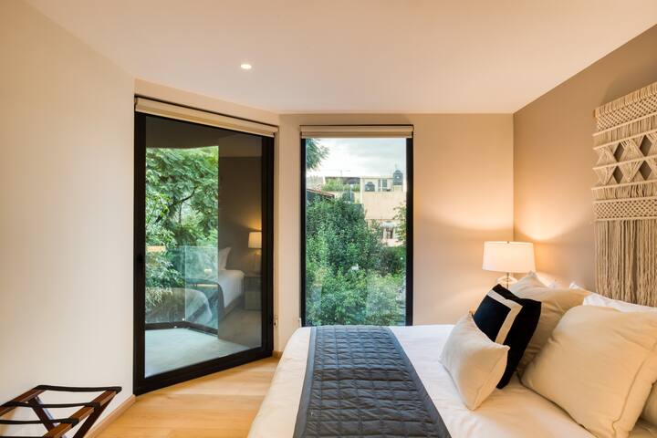 Mr. W | Modern Spacious Apartment gallery image 4