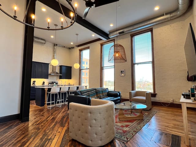 1882 Lofts – 202 – Downtown 2nd & Church