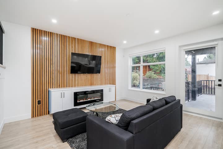 Brand New Home Central New West - New Westminster