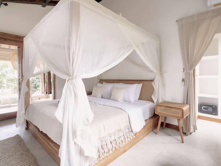 Chumba cha kulala kilicho na kitanda cha ukubwa wa malkia