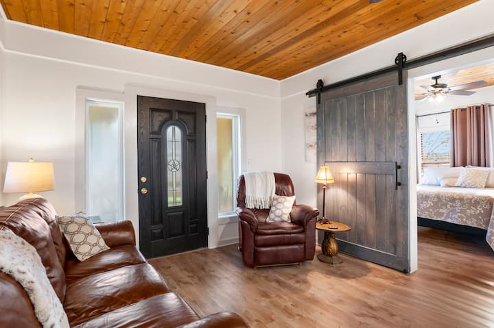 Place On Pecan | Close To Main In Cowboy Capital - Bandera, TX