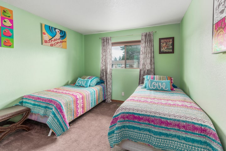 Две единични легла