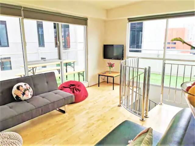 Spacious CBD Retreat | 4BR Apartment for Groups