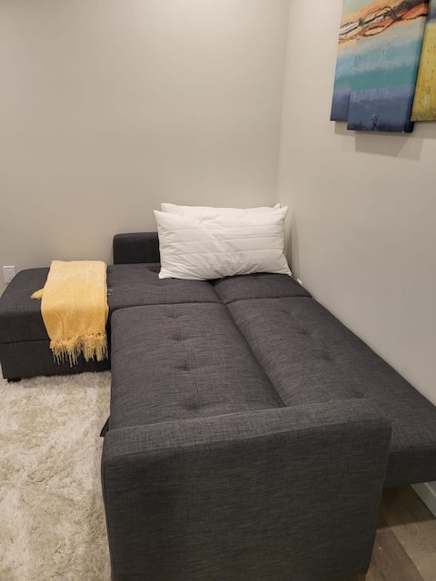 Successful Airbnb property: Modern 2 Bed Urban Retreat in Glacier Ridge