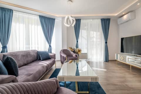 Top Airbnb: Elegant Deluxe 2 Bedroom Apartment in Манастирски Ливади