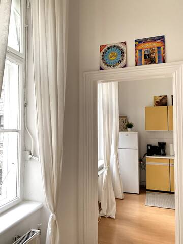 Bright City Center Apartment gallery image 4