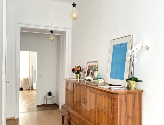 Bright City Center Apartment