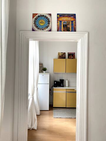 Bright City Center Apartment gallery image 2