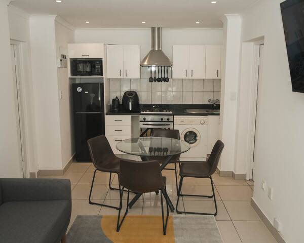 Sea Point Gem: 2BR/2BA & Solar! gallery image 4