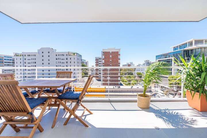 SeaPoint Luxe: 2-Bed Gem gallery image 5