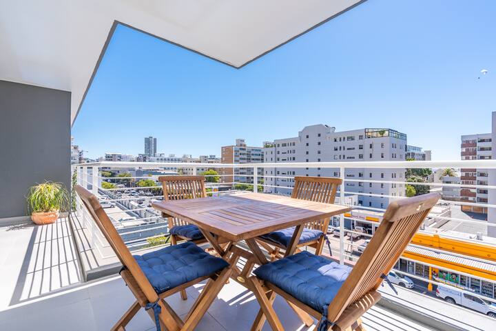 SeaPoint Luxe: 2-Bed Gem gallery image 2