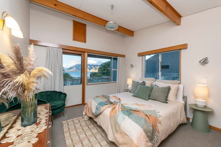 主卧配备豪华家具、豪华床垫和美景！ 