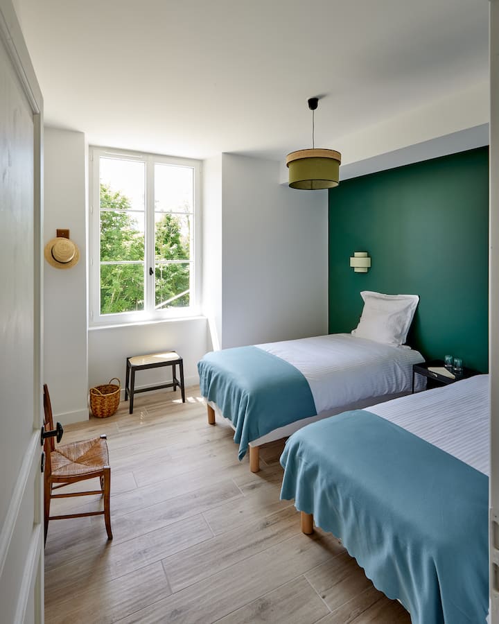 Საძინებელი 4 სააბაზანოთი