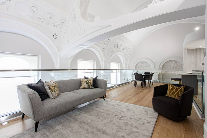 Unique City Centre Luxury Three Bed Apartment gallery image 3