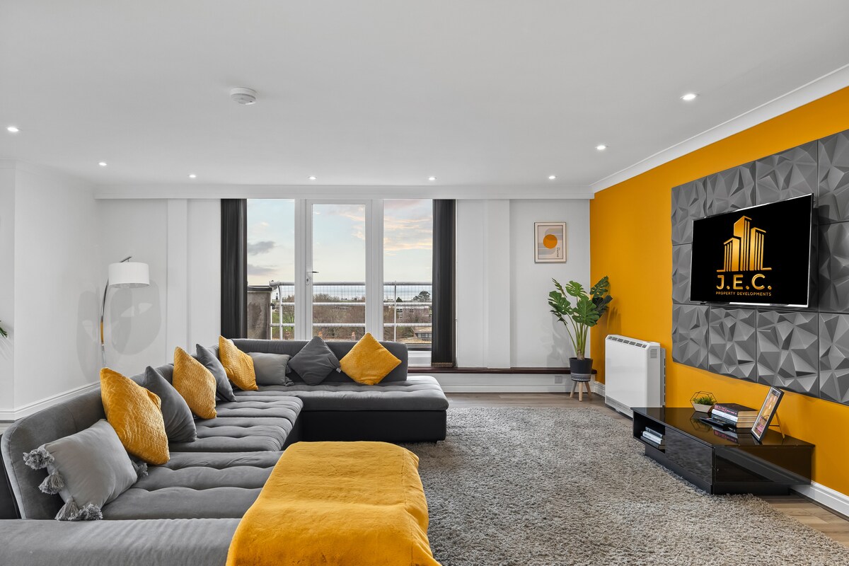 Successful Airbnb property: Luxury Central Penthouse Xmas Stays -Sea Views in Wembury