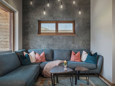 Top Airbnb: Pankrazberg Lodge Appartement in Fügen