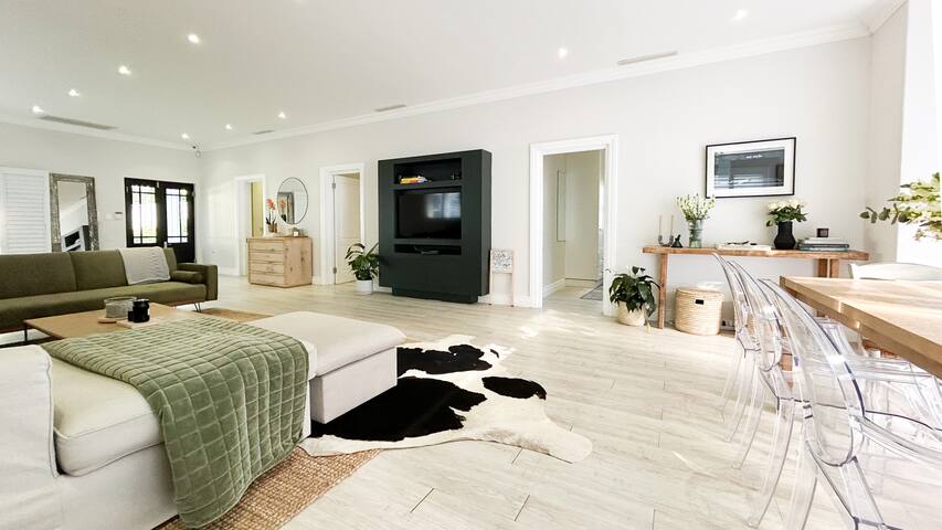 Stylish family home in Newlands gallery image 2