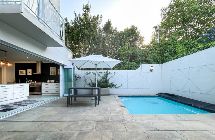 Stylish family home in Newlands gallery image 3