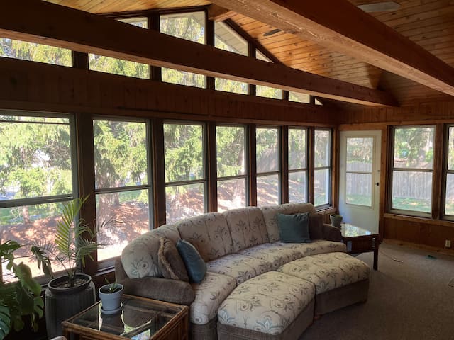 Breezy Point – 4 Bedroom House in West Bloomington