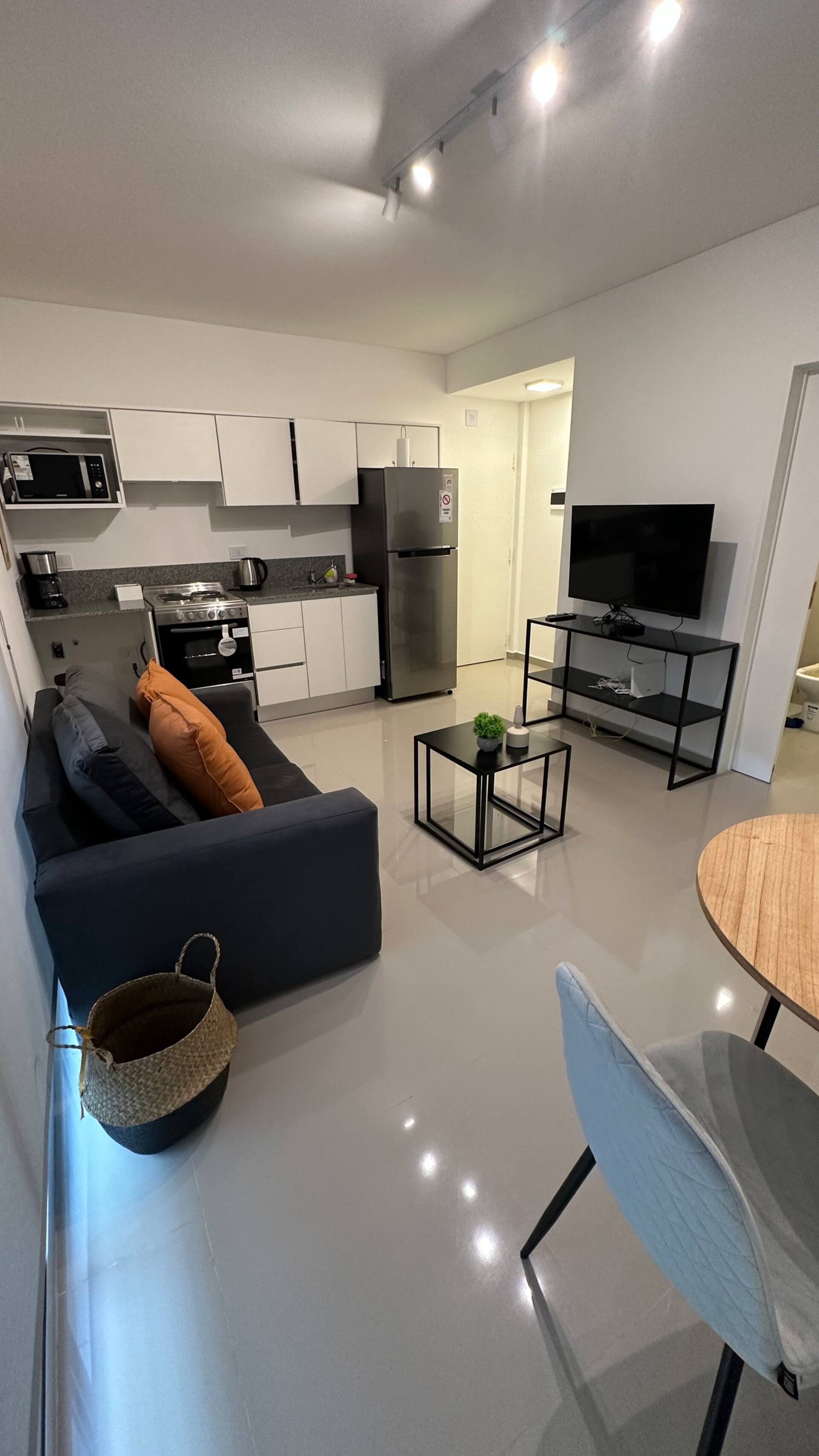 Modern one-bedroom apartment in Almagro with pool and gym