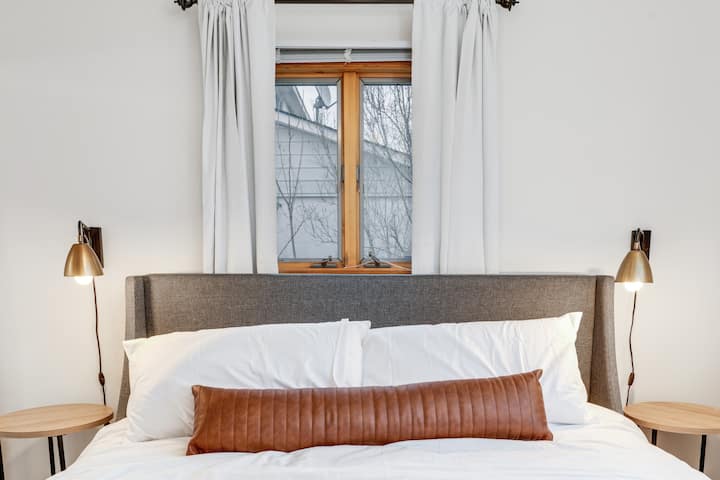Upstairs bedroom with King Bed.
