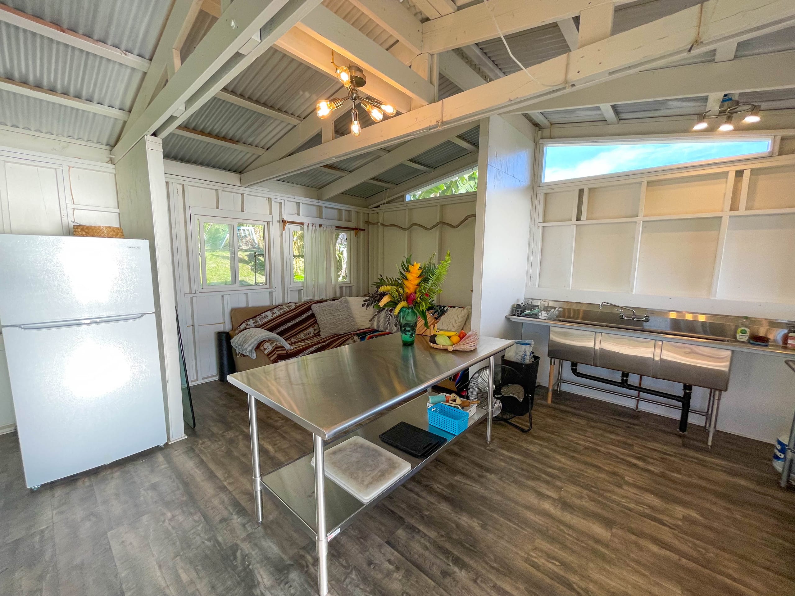 Kukui Cabin - Private bathroom and shared kitchen - Photo 11