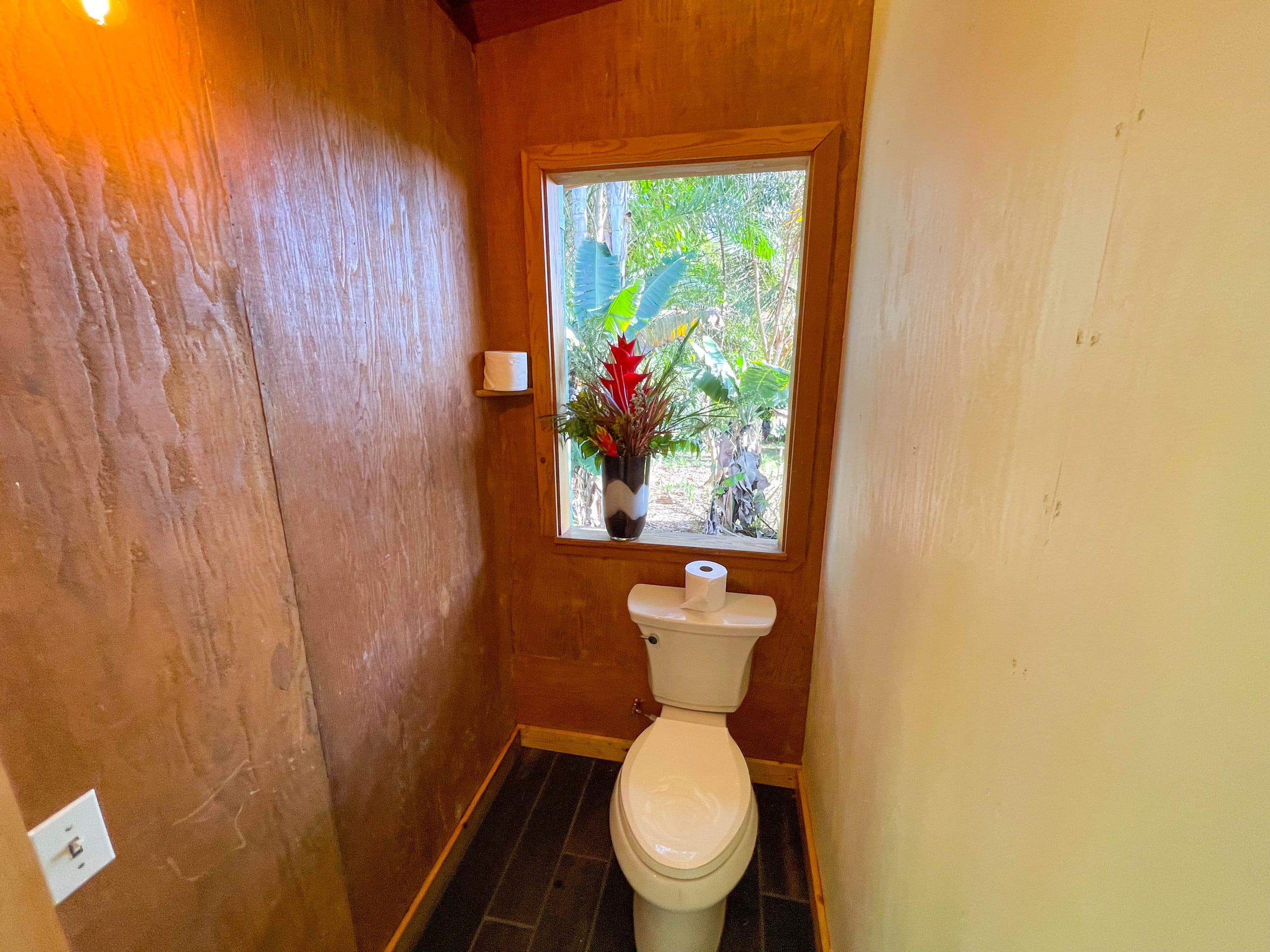 Kukui Cabin - Private bathroom and shared kitchen - Photo 20