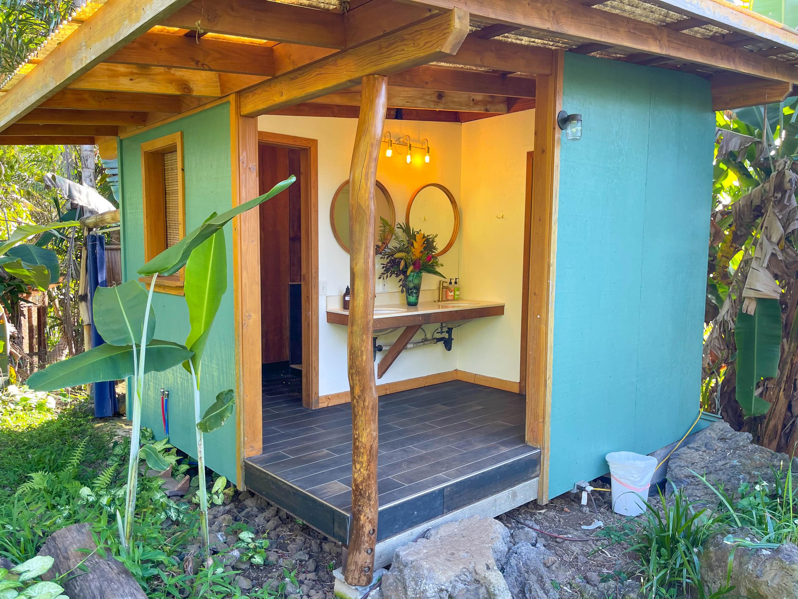 Kukui Cabin - Private bathroom and shared kitchen - Photo 18