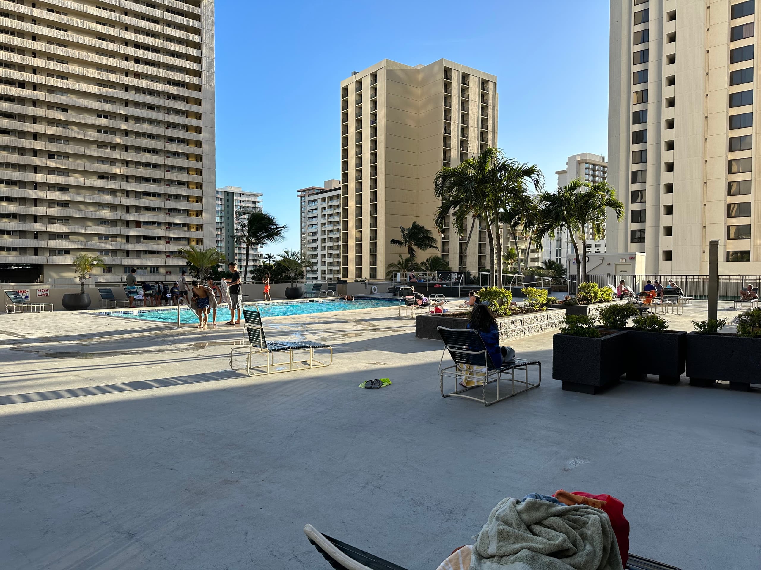 Chic 1bdrm w/OV and Free Parking at Waikiki Banyan - Image 25