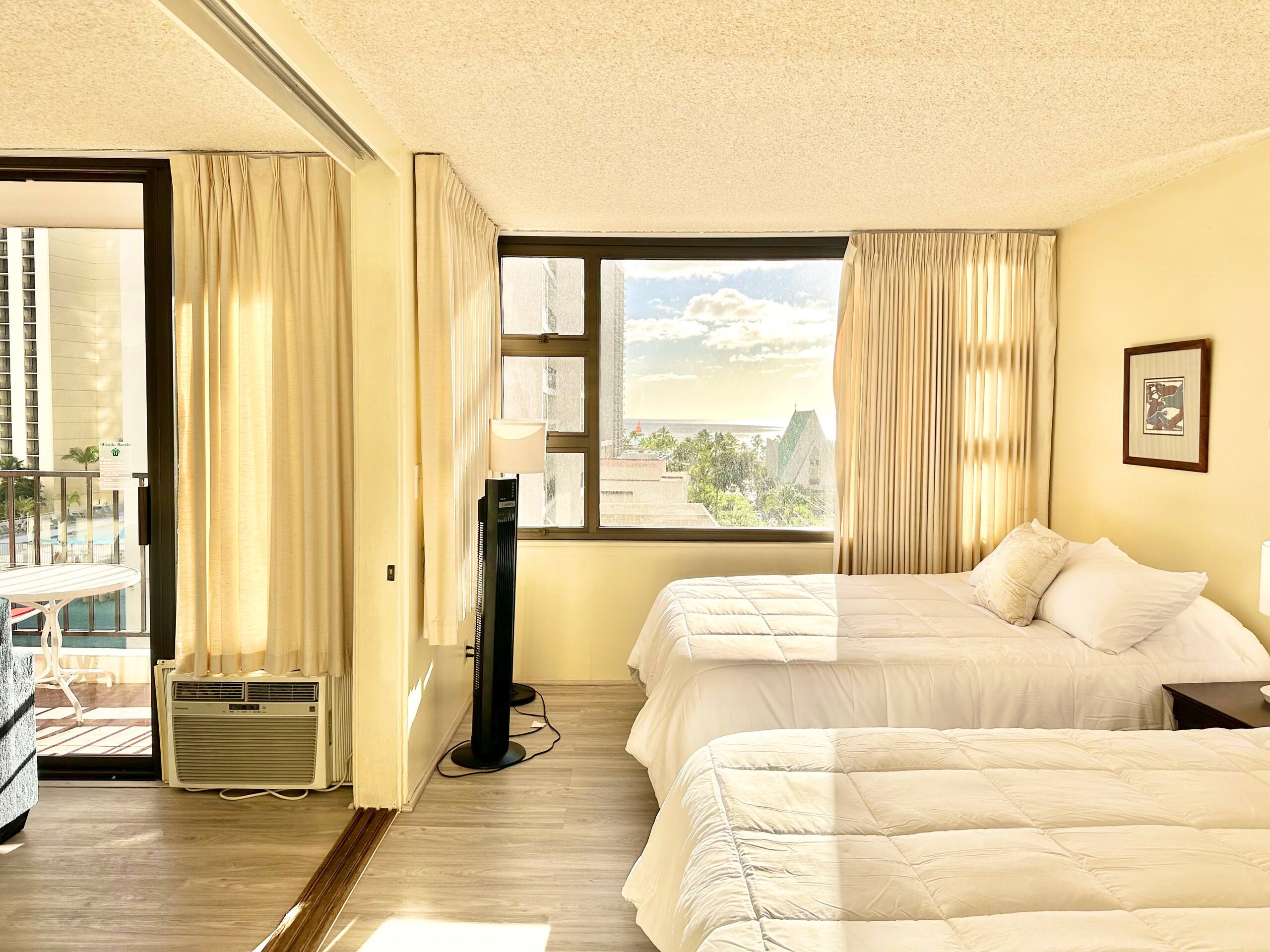 Chic 1bdrm w/OV and Free Parking at Waikiki Banyan - Image 16