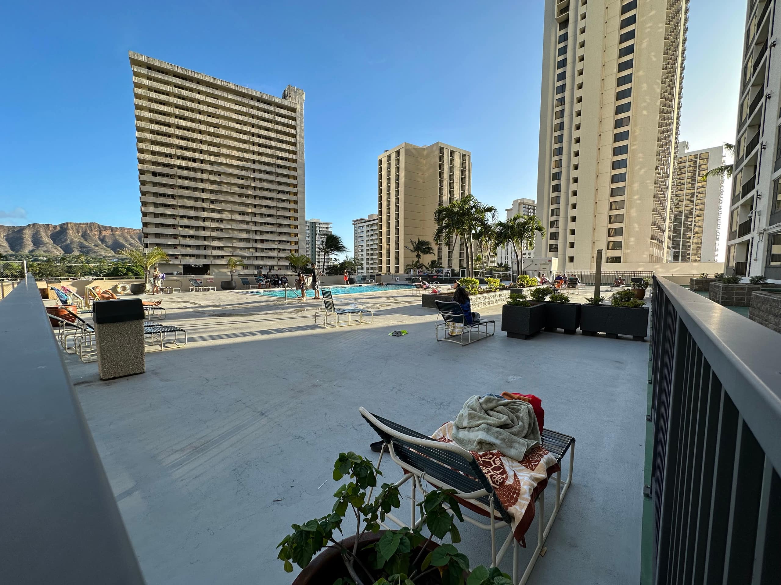 Chic 1bdrm w/OV and Free Parking at Waikiki Banyan - Image 22