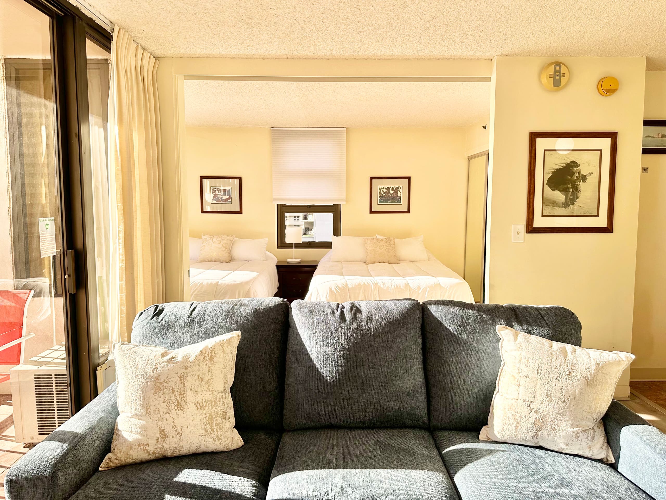 Chic 1bdrm w/OV and Free Parking at Waikiki Banyan - Image 13