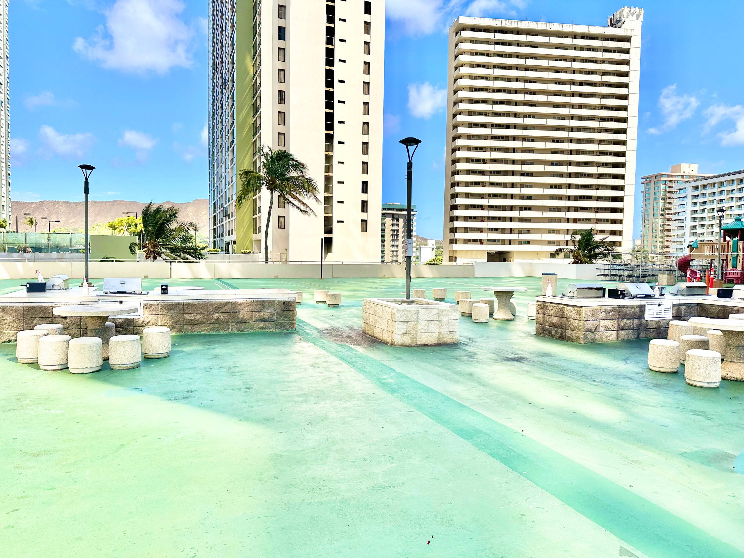 Chic 1bdrm w/OV and Free Parking at Waikiki Banyan - Image 24