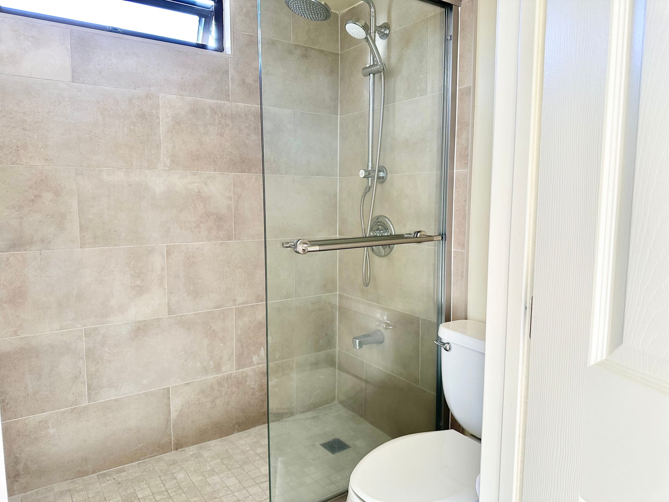 Chic 1bdrm w/OV and Free Parking at Waikiki Banyan - Image 20