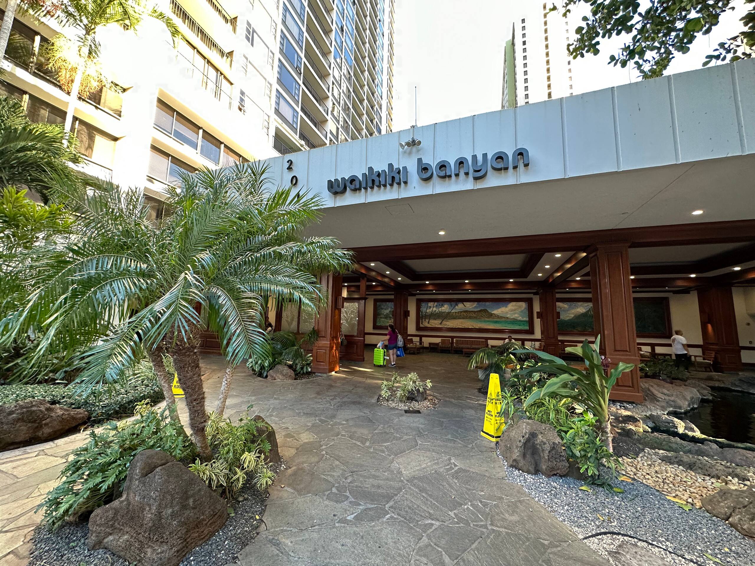 Chic 1bdrm w/OV and Free Parking at Waikiki Banyan - Image 27