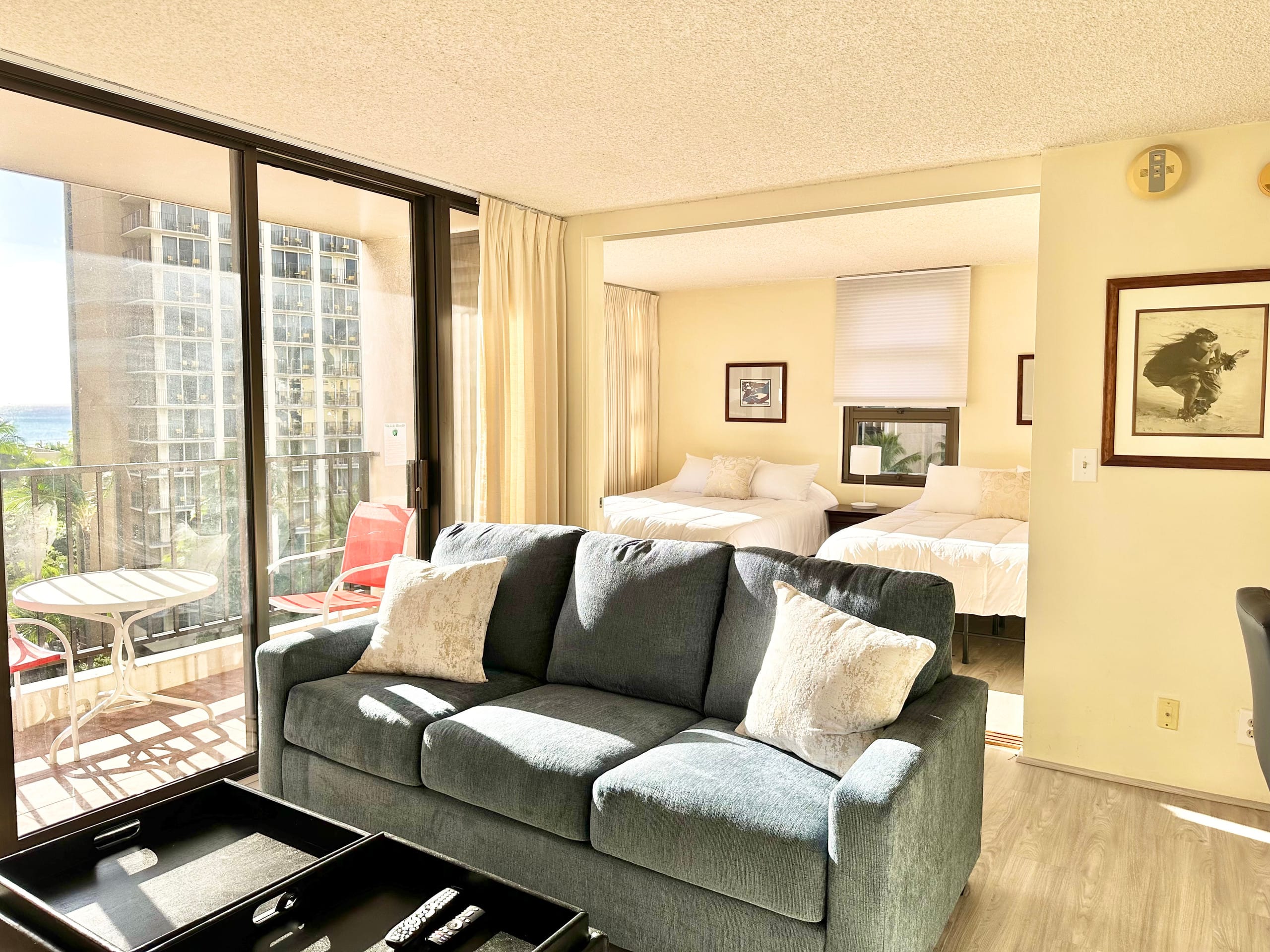 Chic 1bdrm w/OV and Free Parking at Waikiki Banyan - Image 12