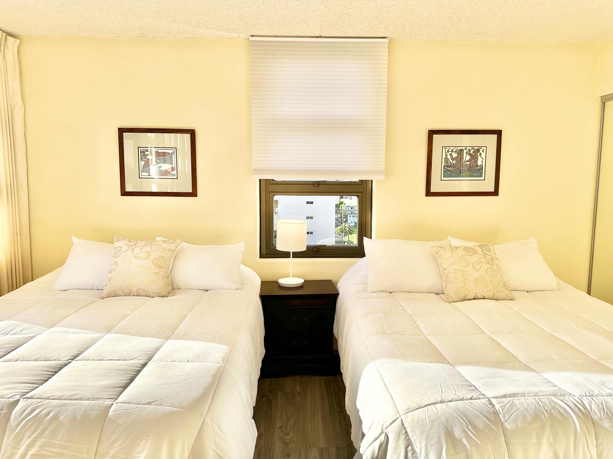 Chic 1bdrm w/OV and Free Parking at Waikiki Banyan - Image 14