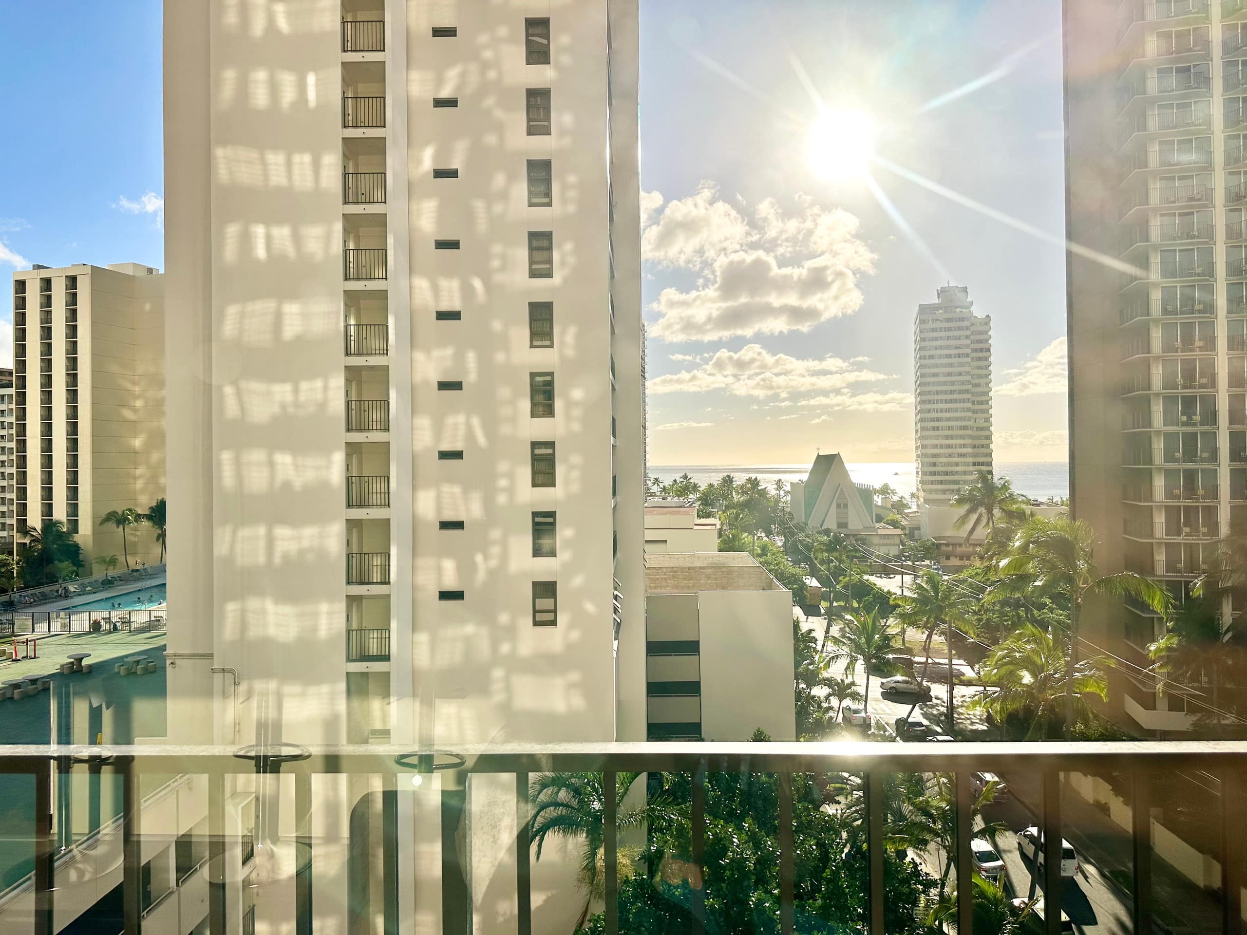 Chic 1bdrm w/OV and Free Parking at Waikiki Banyan - Image 21
