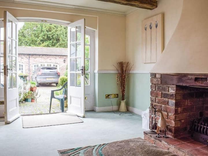 Victorian Two Bedroom Cottage. Cable Tv, Wi-fi - Telford