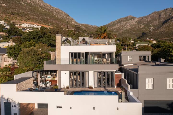 11 on Orange | Rooftop, Hot Tub & Ocean Views gallery image 2