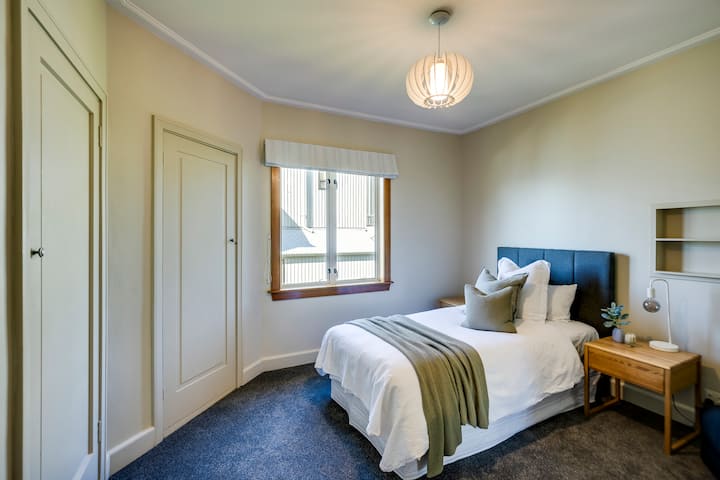 Kitanda Kipya cha Queen