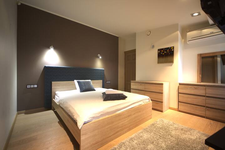 Top location 3 bdd quiet house gallery image 4