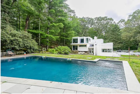 Secluded Modern Getaway-Seasonal heated pool