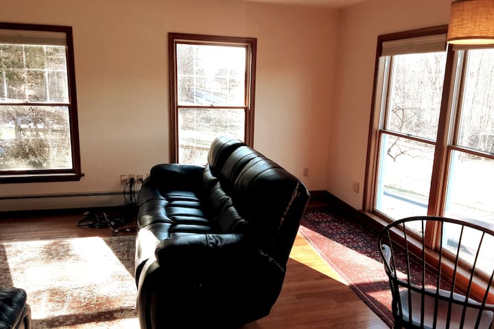 Spacious Mountain Home - クレアモント, NH