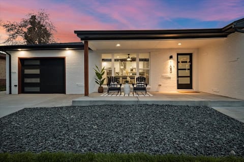 Modern 4BR Home: Arcade, Fireplaces, CO Hub