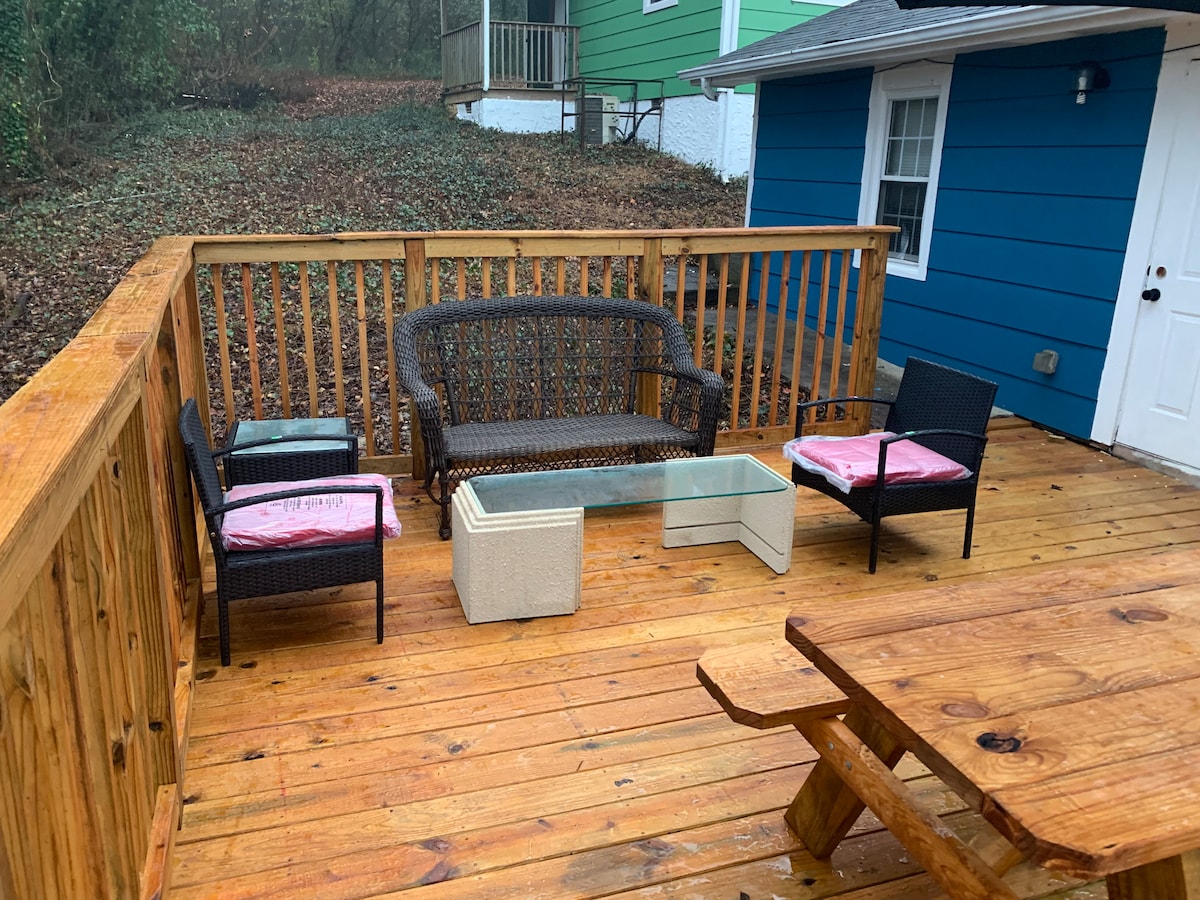 3 bedroom mountain Cabin Feel in the City – Photo 14