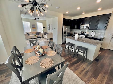 Newly Furnished Quiet Home w/ Office & Garage