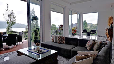 6BR Lake and mountain view Villa