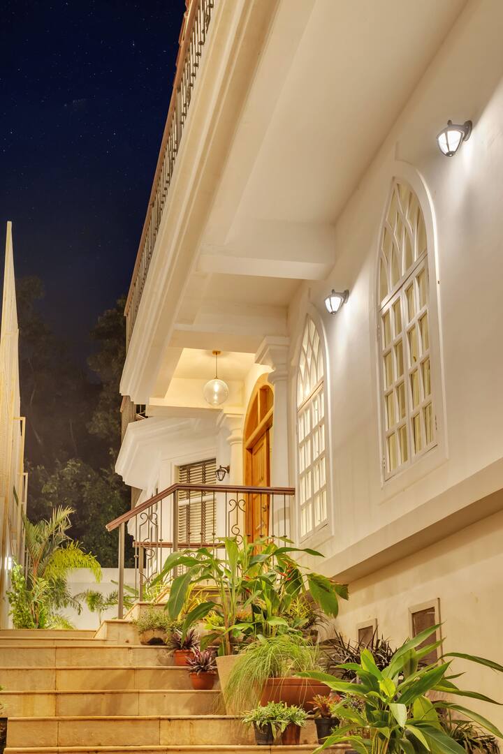 Exterior image 2