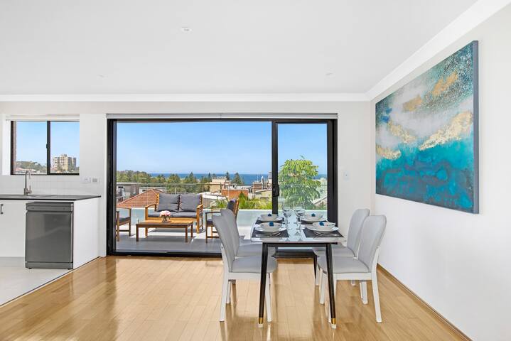 Coogee Horizon 1 Block to the Sea Heart of Coogee